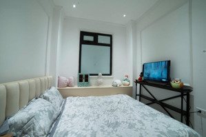 bán nhà đẹp 2 thoáng full nội thất phố tôn đức thắng, hàng bột , đống đa. 5 tầng 3 ngủ nhỉnh 6 tỷ