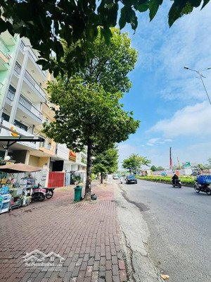 phòng 25-40m2 giá 4-7,5tr/th ngay mt đường d4 kdc him lam q7