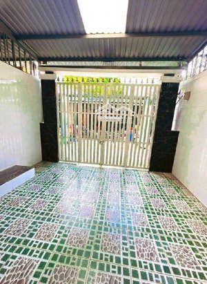 bán gấp nhà 51m ngay chợ đêm linh trung