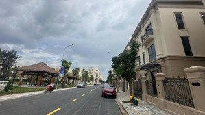 cho thuê căn góc shophouse vinhomes cổ loa, dt 165m2 gần hồ, gần công viên trên trục đường rộng 30m