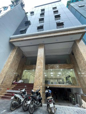 cho thuê tòa nhà 7 tầng lô góc 3 mặt tiền lê trọng tấn, hà đông, vị trí vàng. dt: 201m2. mt: 16m