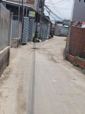 gđ cần tiền bán gấp lô đất 3 mặt tiền sổ hồng thổ cư 100%