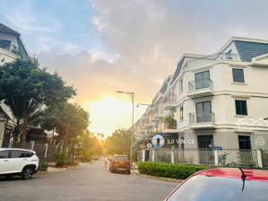 cần tiền bán gấp căn góc sân vườn lakeview city dt 8x20m 3 lầu nhà hoàn thiện nội thất. giá 29 tỷ