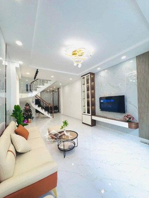 độc quyền! lô góc phố chùa bộc, ngõ nông sát phố, nhà mới koong, sân xe, không qh, 43m2*5t