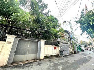 bán biệt thự hẻm 7m, lê văn sỹ, quận 3. dt: 8,8mx21m. 3 tầng. hẻm víp quận 3.