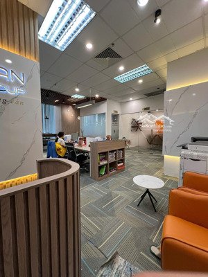 chính chủ cho thuê văn phòng 130m2 tòa nhà green park dương đình nghệ.lh: 