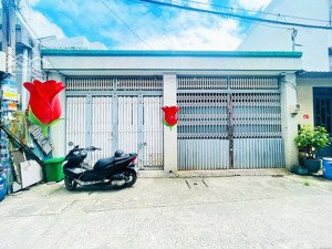 nhà trệt lửng ngang khủng 8m, 129m2, hẻm xe tải, cách 2 căn ra mặt tiền đường 551 lê văn khương