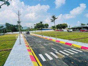 ngay trung tâm xã phú cát dt100m2 giá 2ty đường oto tranh mặt tiền rộng dân cư hiện hữu