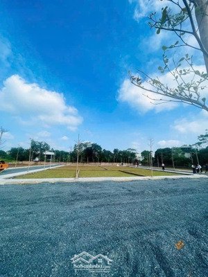 ngay trung tâm xã phú cát dt 100m2 đường ôtô tránh, mặt tiền rộng dân cư hiện hữu xây cho thuê được