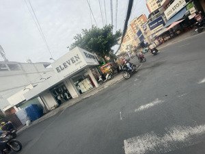 7 tỷ lô đất 4x18 ngay sát vin com thủ đức , trường lê quý đôn . đất trống tiện xây mới