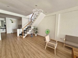 nhà nhỏ xinh trung tâm quận 2,46m,2 tầng hiếm bán,nhanh tay thì còn ạ