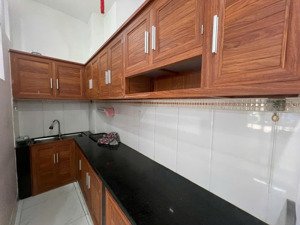 bán nhà 1 lầu , 2 phòng ngủ / 2wc , hẻm nhựa 3,5m