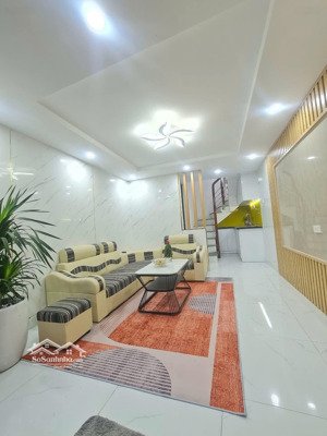 bán nhà tôn đức thắng 5,8 tỷ 4 tầng 3 ngủ ở ngay. sổ vuông chính chủ