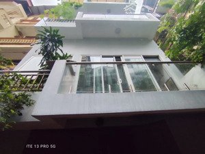đúng 1 nhà ra phố duy tân - dích vọng hậu, nhà 60m2 dân xây 5 tầng, ô tô đỗ cửa, mt5 - giá 21 tỷ tl