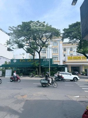 hẻm 1 trục 5m thông. đs2, nguyễn kiệm, p3, gò vấp. 4,9x22m. 3 tầng. chỉ 11,x tỷ
vị trí đẹp