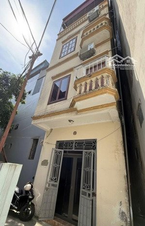 ôi giời ơi các bác ơi, cứu em! em đang có 1 căn nhà nhỉnh 5 tỷ bé tí ở lĩnh nam mà chủ nhà nhờ bán