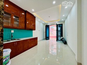 đẳng cấp! cầu giấy trung tâm, gần phố, ngõ thoáng sáng, 46m4t, mt 4.2m, ở sướng, sđcc, chỉ 8.4 tỷ