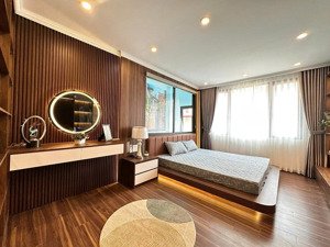 bán nhà lô góc phố thái hà, quận đống đa. 50m2x6t thang máy, mt4,2m. ngõ thông, kinh doanh. 18,5tỷ