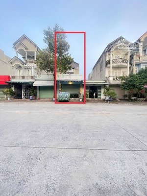 bán đất tặng nhà cấp 4 mặt tiền kinh doanh vip 75m2 giáp kcn sóng thần gần vincom dĩ an