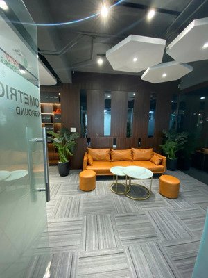 hot hot văn phòng full nội thất quận 1. dt 130m2 đã ngăn 2 phòng view thoáng đẹp chỉ 69tr tháng