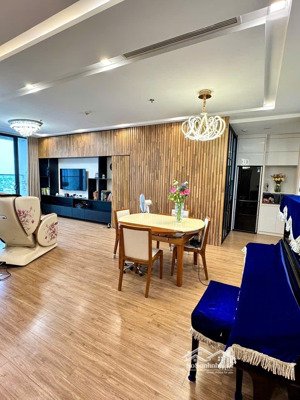 bán chung cư m2 vinhomes metropolis liễu giai ba đình 135m 4n3w giá 35,x tỷ sổ đỏ full đồ ở ngay