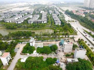 2 ô đất dịch vụ này mn ko lên bỏ qua. giá hơn 6ty và 1 ô hơn 70m gí hơn 8ty