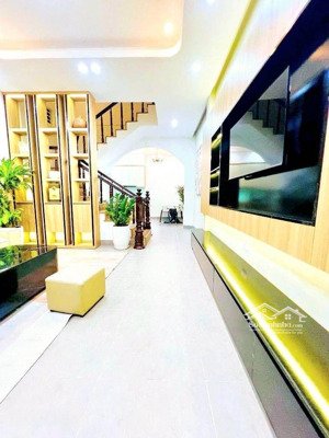 cầu giấy -3 thoáng- 10 m ra phố- kinh doanh -vua ở vủa cho thuê -dòng tiền ổn định