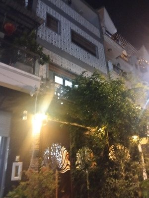 kẹt tiền bán gấp , bt đào tông nguyên 81m2, 8.5 tỷ, rẻ hơn thị trường 1.5 tỷ.