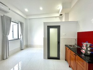 phòng sang trọng full nội thất gần cầu hoàng hoa thám etown cộng hoà