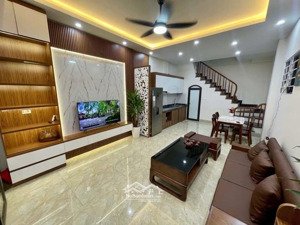 cực hiếm, nhà mới phố hồ tùng mậu, cầu giấy, ba bước ra phố, ngõ 3m, tặng nội thất. diện tích: 40m2