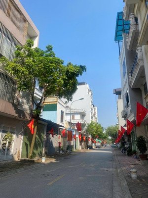 đầu tư gấp, 140m2, mt 7m, khu giang biên, ô tô tránh, xây toà nhà vp hoặc bt vip, chỉ 16 tỷ