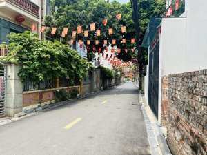 bán lô đất 52m2 , giá chỉ 3,4 tỷ, lô góc 2 mặt thoáng, cách cầu thăng long chỉ 500m.