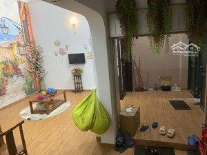 bạch đằng chẵn gần viện 108 , vị trí đỉnh 3 gác đỗ cửa , vài bước ra mặt phố , giá cực tốt