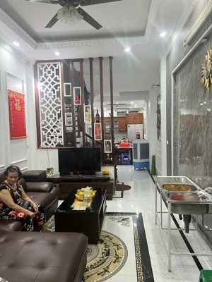 bán gấp nhà 40m2 tại trương định, tân mai. chỉ 10,5 tỷ với 6 phòng ngủ.