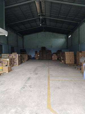 cho thuê nhà xưởnng hóc môn, dt xưởng 350m2, giá 14tr/tháng