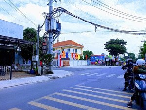 cần bán nhanh lô đất 2 mặt tiền đường trần văn mười,hóc môn 150m2 giá 1 tỷ5 thương lượng