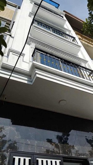 với chỉ 5.49 tỷ anh chị đã sở hữu ngay cho mình căn nhà 5 tầng cách 5m ra đường oto đã sẵn nội thất
