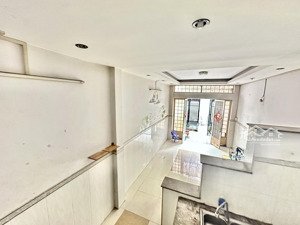 cho thuê nguyên căn 3pn giá siêu hời 93m2 trung tâm sài gòn, sau lưng đh kinh tế y dược bách khoa!!