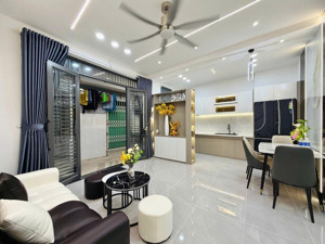 nhà vừa ở vừa đầu tư kẹt tiền quá nên bán nhanh. nhà bình thạnh giá hời