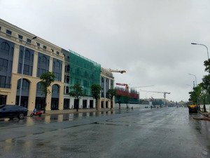 chính chủ bán căn tp1-14 ,mặt đường 40m,cạnh khu chung cư,nhà hai mặt tiền vinhomes cổ loa