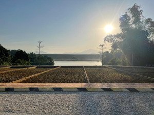 nhỉnh 2 tỷ có lô đất view hồ 2 mặt tiền thoáng vĩnh viễn tại hoà lạc full thổ cư mt 5m