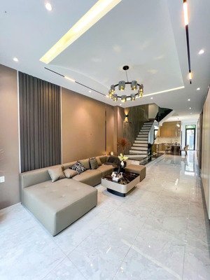 hẻm nhựa 6m hoàng văn thụ tân bình. ngay adora, cách mặt tiền hvt 2 bước chân 46m2 chỉ 6.2 tỷ