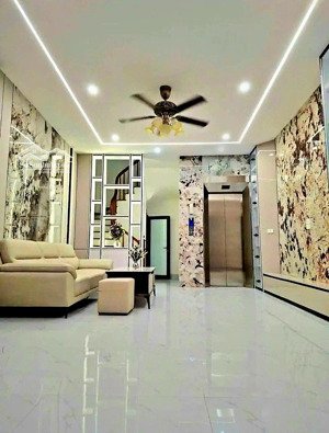 nhà đẹp 6 tầng - thang máy - full nội thất đẹp - ở ngay - gần ô tô - trung tâm cầu giấy