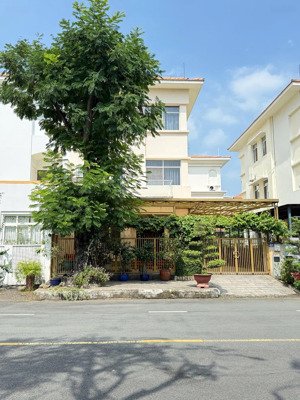 bán biệt thự mỹ kim 1 đường 10 tây lô đẹp, không gian rộng, vị trí giàu giá trị. lh 