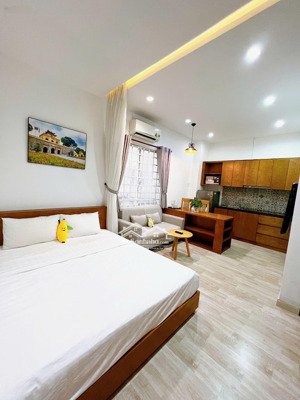 nhà mới, phòng sạch sẽ 30m2 full nội thất đường bạch đằng q. tb gần sân bay. l/h: 