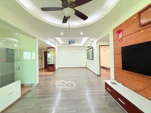 bán căn hộ tầng trung, n09, thành thái, dt126m, 3 ngủ, view công viên.