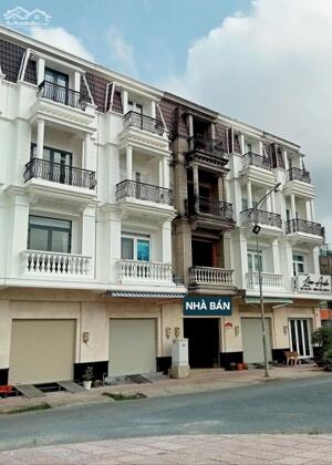 Nhà Phố 4 Tầng DTSD 206M2 Mặt Tiền Kinh Doanh Chợ