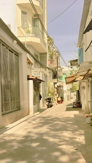 bán nhà ba đình, p.9, q.8 - 3 tầng, gần bờ sông, full nội thất - chỉ 4 tỷ.