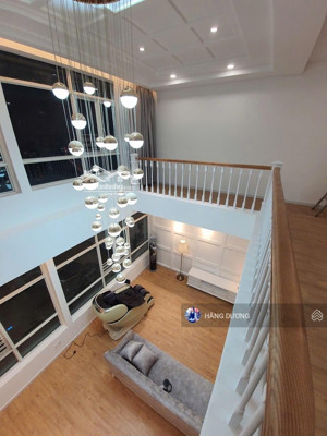 cần bán căn hộ penhouse cc giai việt thiết kế thông 3 tầng có sân vườn. sổ hồng lâu dài nhà xinh q8