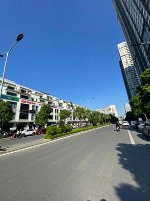 bán nhà liền kề shophouse mặt phố hàm nghi vin gardenia , từ liêm, 92mx5tx6mmt kinh doanh sầm uất.